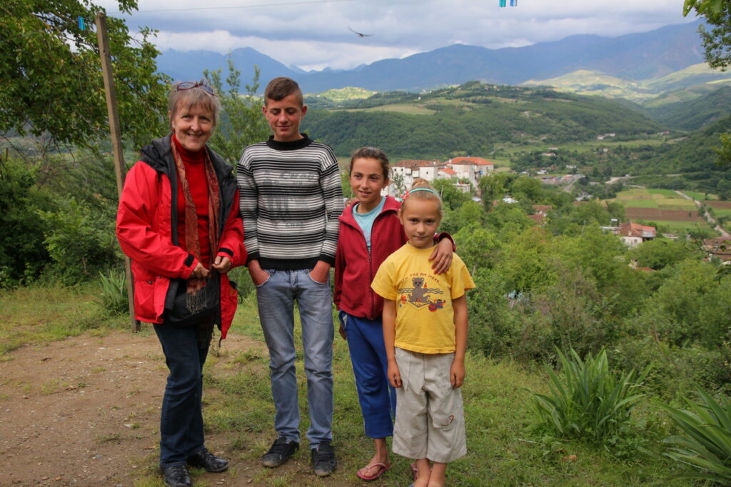 Herzliche Gastfreundschaft und Begegnungen im Dorf Shulbater