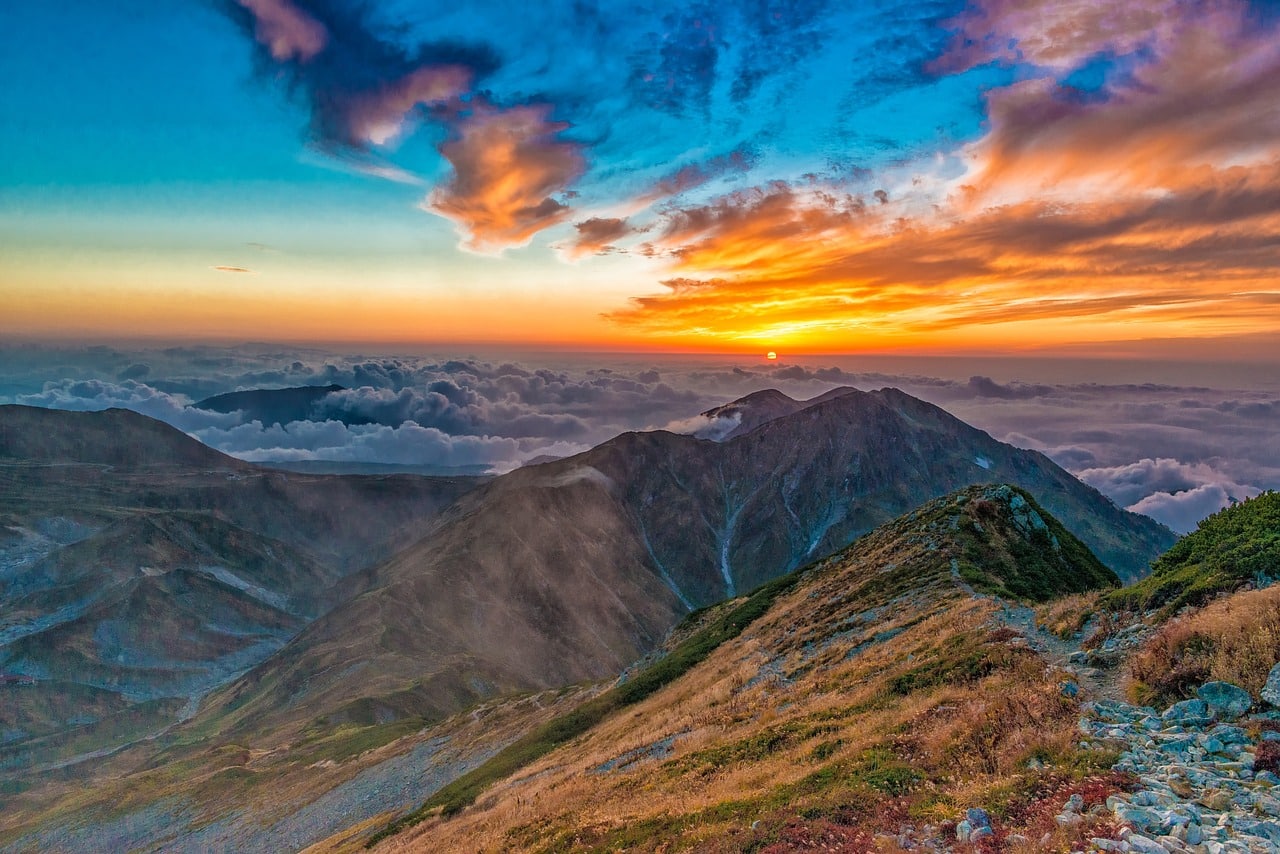 Sonnenuntergang in den Bergen