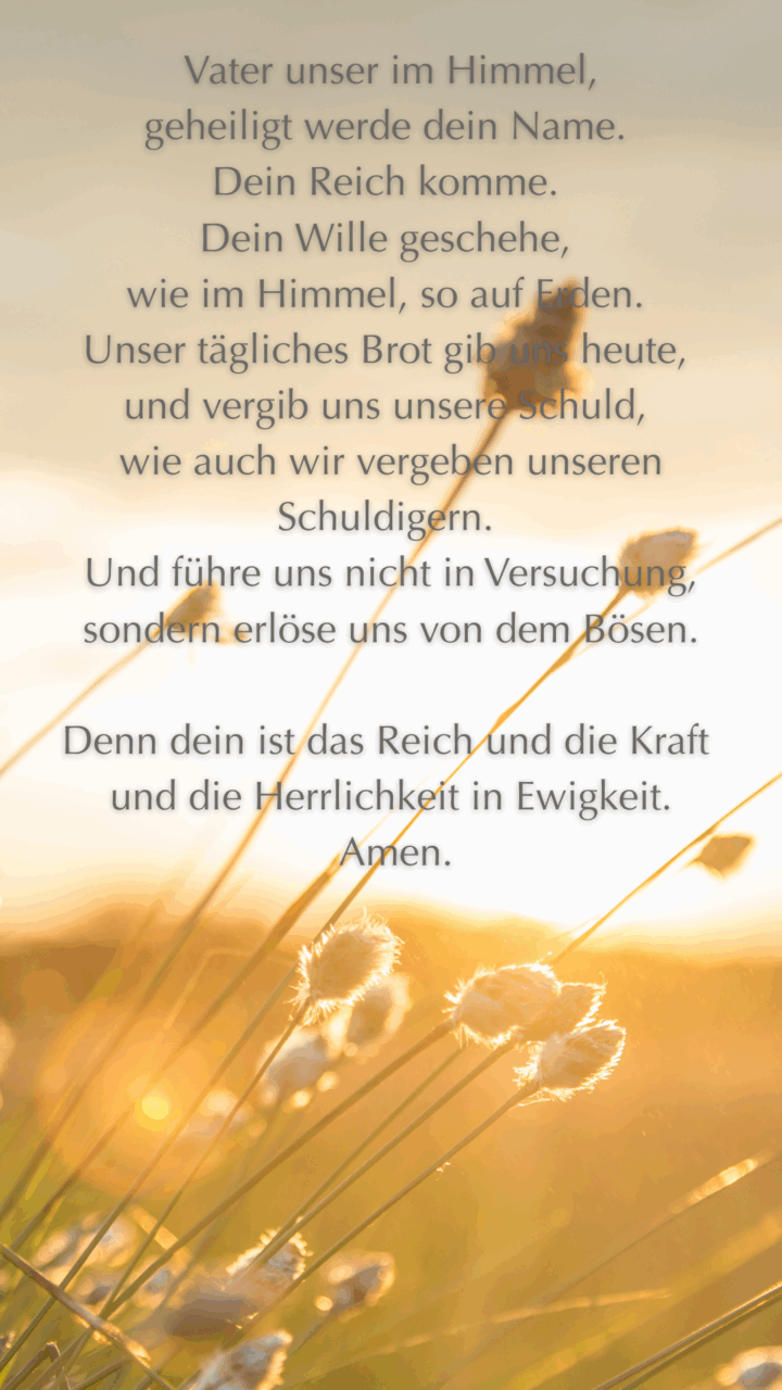 Das "Vater Unser" mit Sonnenaufgang über der Wiese